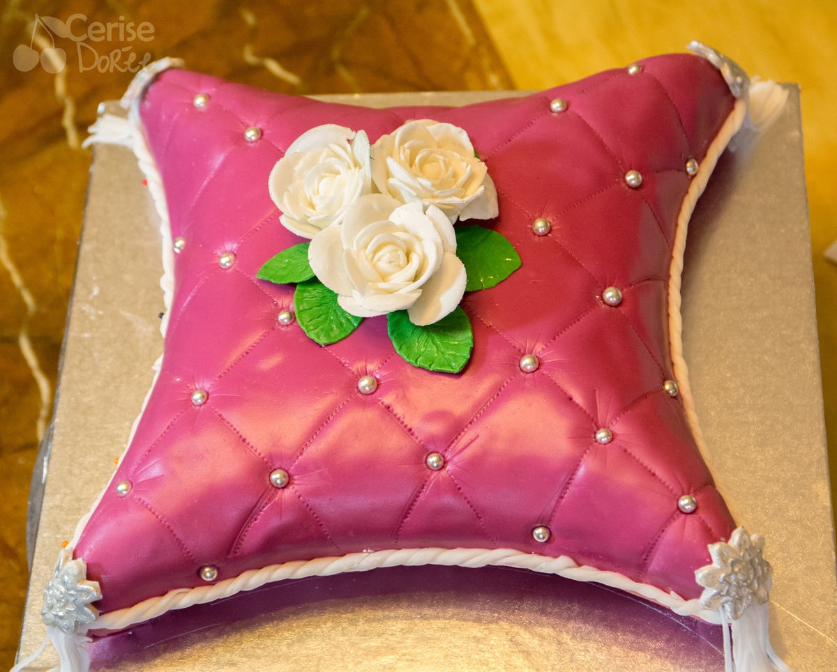 Cushion cake - Cerise Doree
